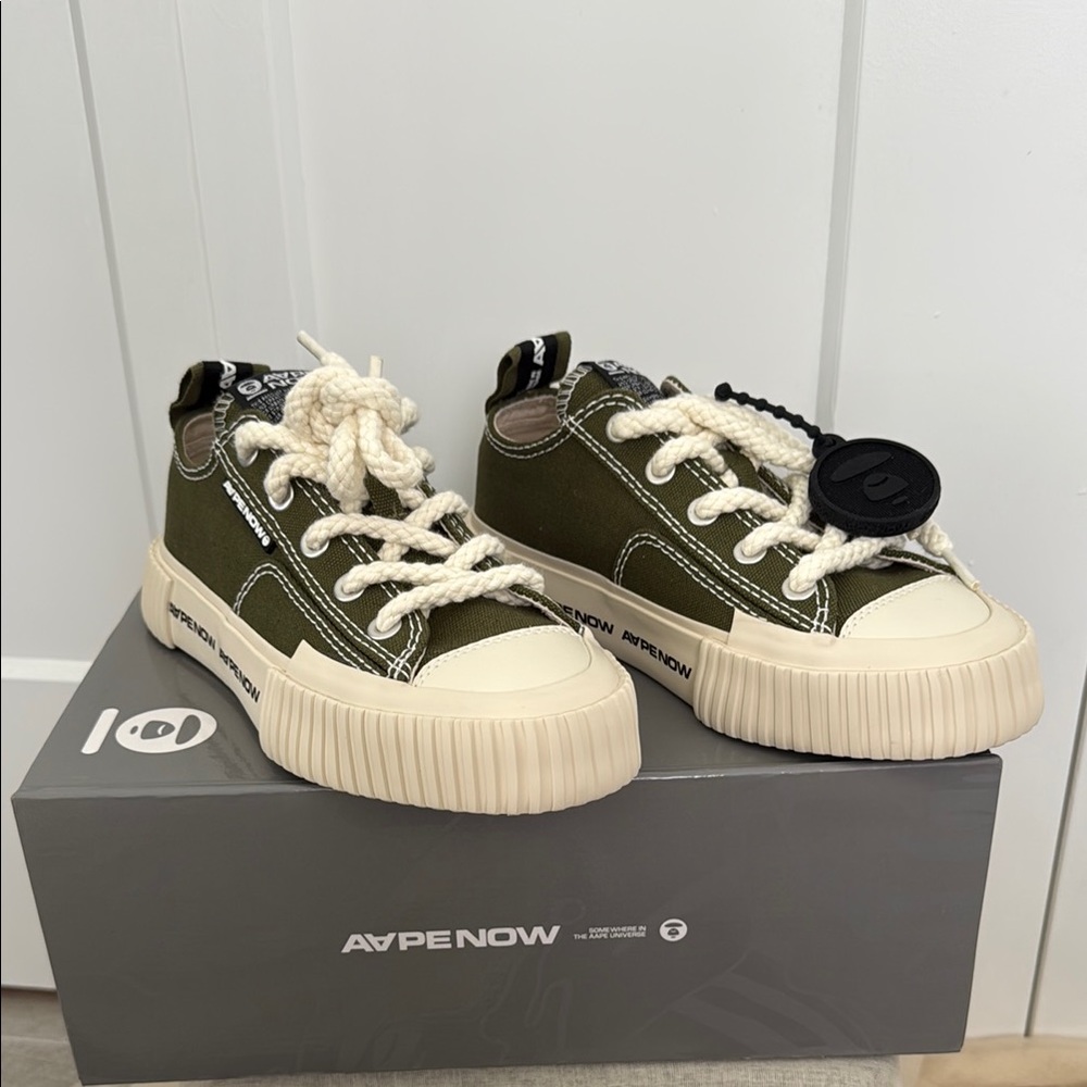 AAPENOW Galaxy Low Top Sneaker